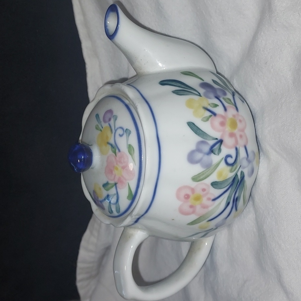 VINTAGE beautiful small  floral Teapot - Picture 3 of 14